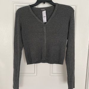 Brandy Melville V neck cropped sweater one size
